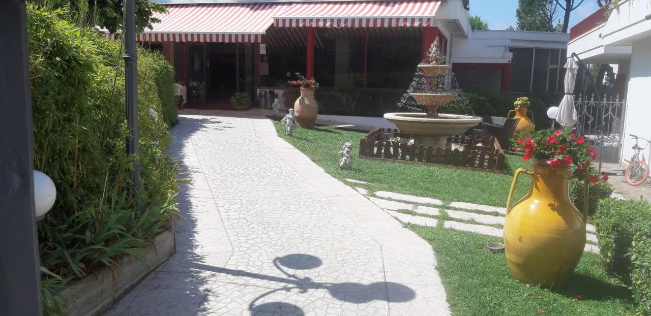 Hotel De Amicis Риччоне Экстерьер фото