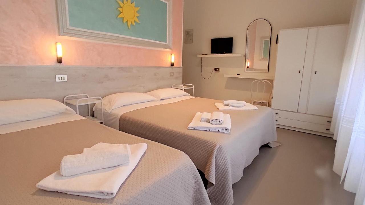 Hotel De Amicis Риччоне Экстерьер фото
