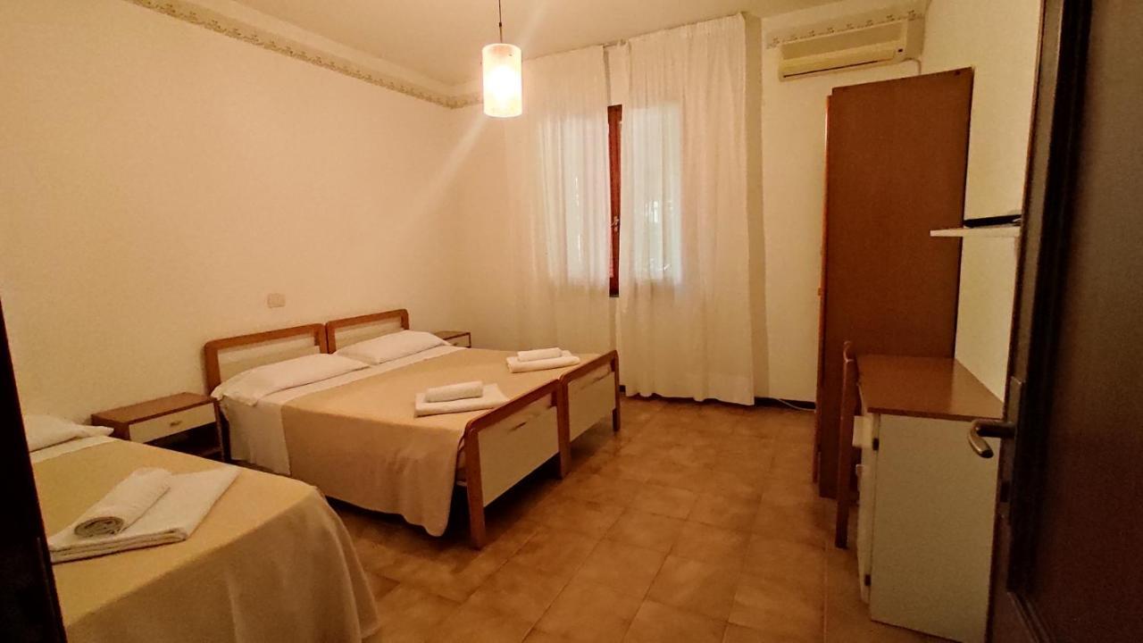 Hotel De Amicis Риччоне Экстерьер фото