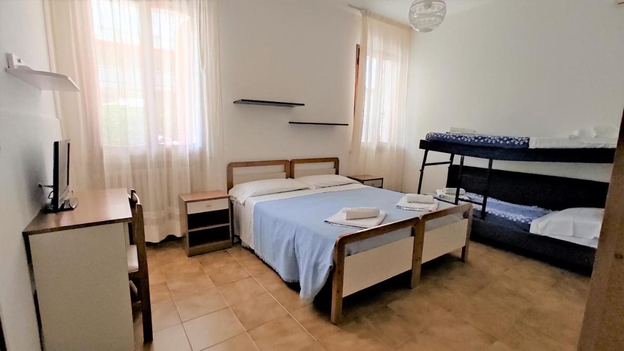 Hotel De Amicis Риччоне Экстерьер фото