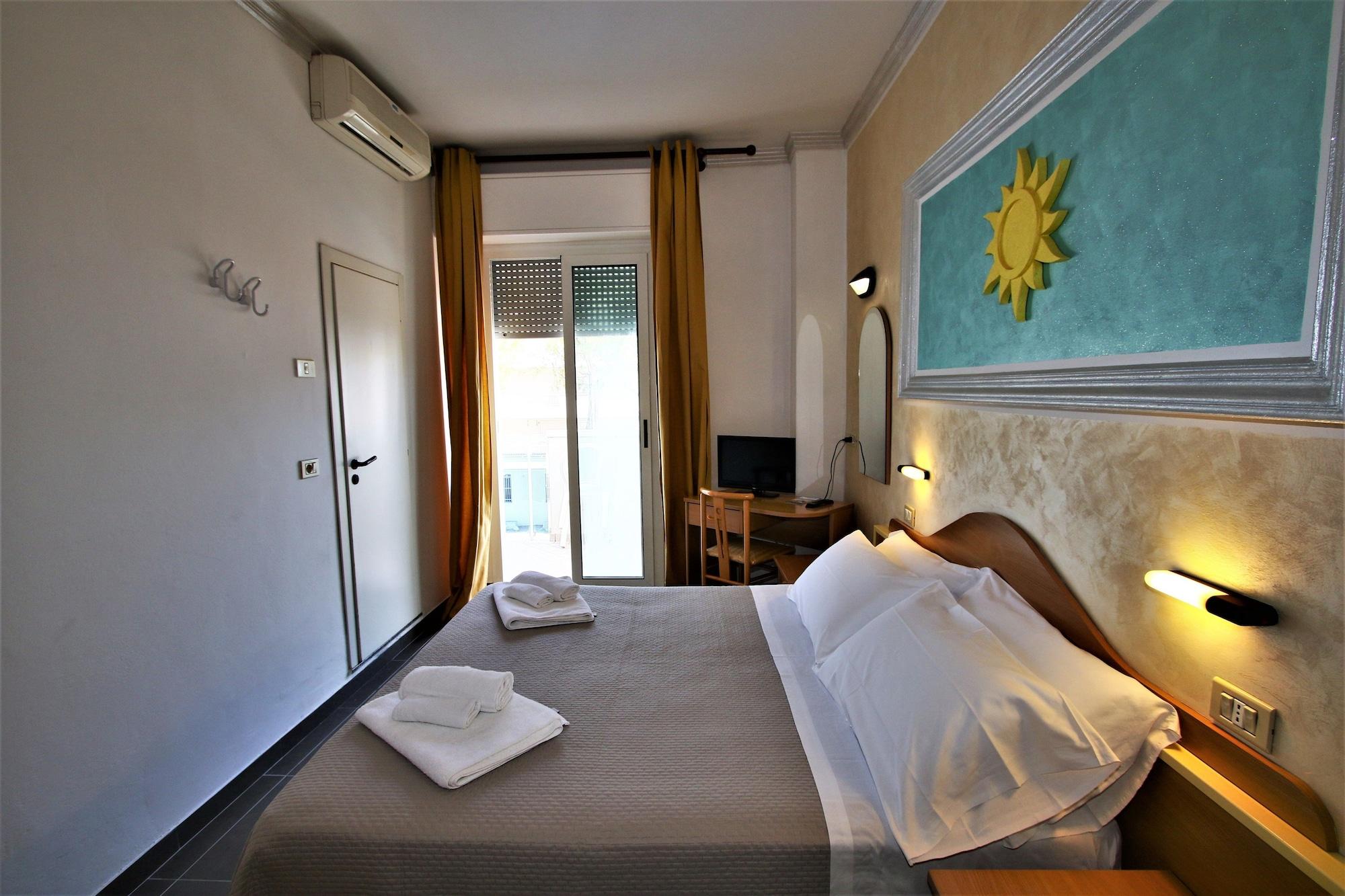 Hotel De Amicis Риччоне Экстерьер фото