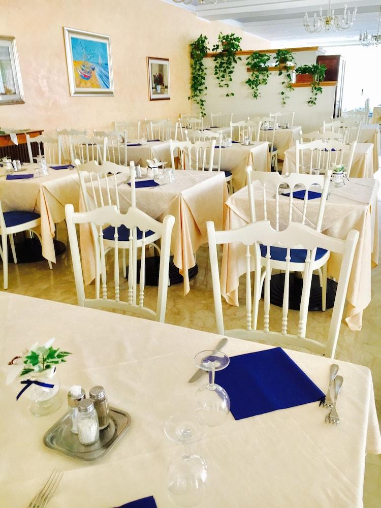 Hotel De Amicis Риччоне Экстерьер фото