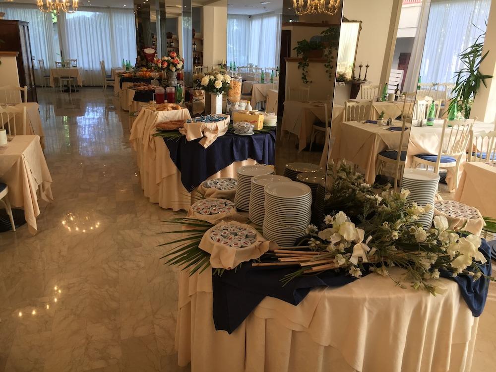 Hotel De Amicis Риччоне Экстерьер фото