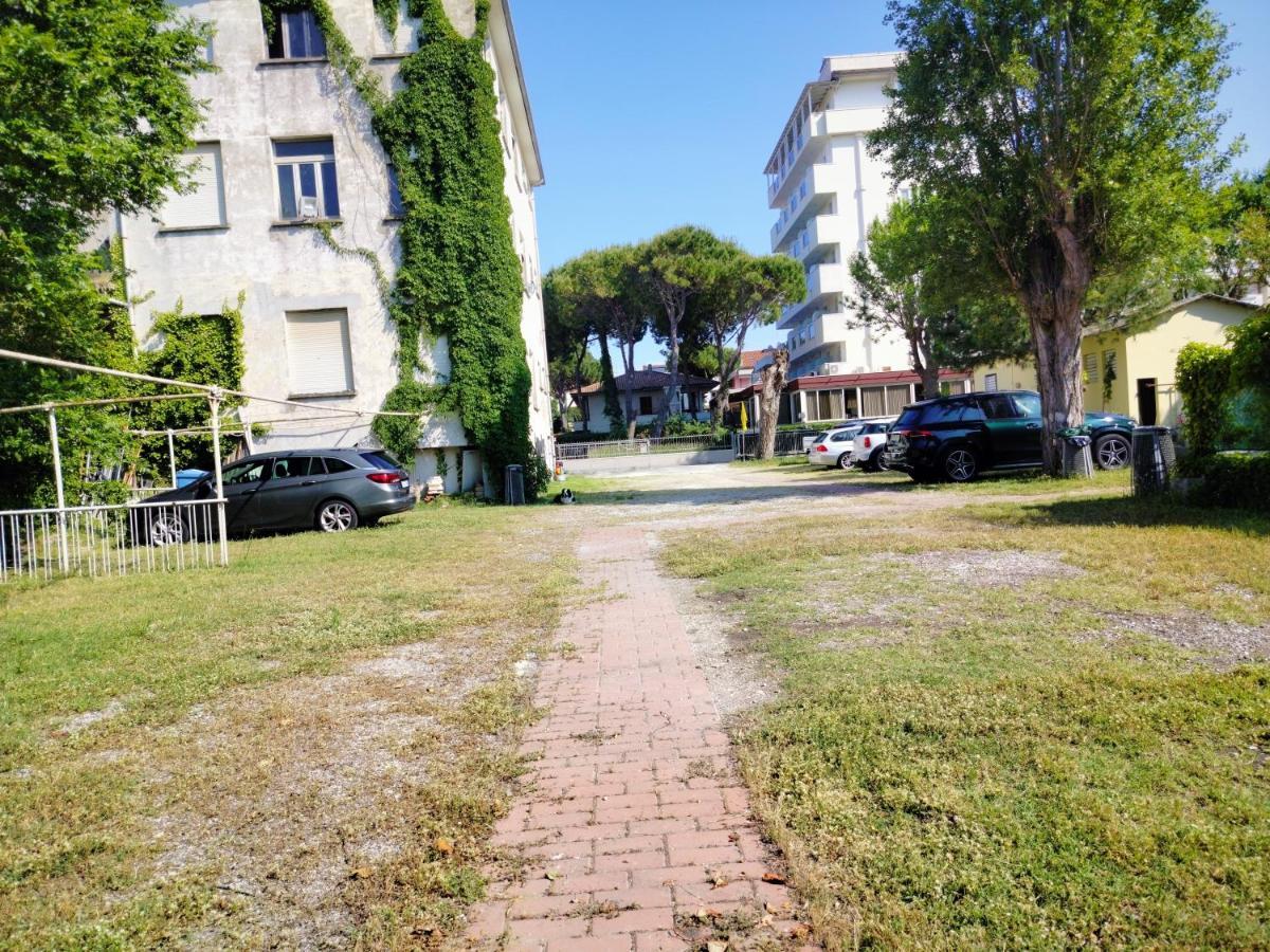 Hotel De Amicis Риччоне Экстерьер фото