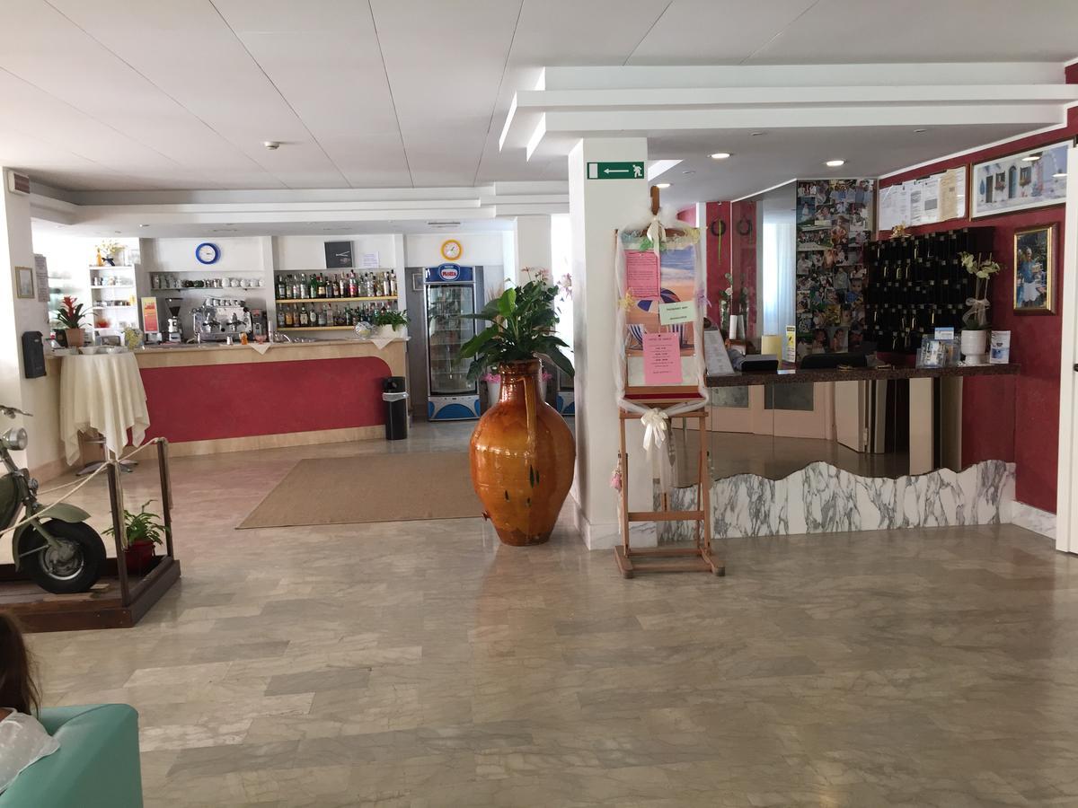 Hotel De Amicis Риччоне Экстерьер фото