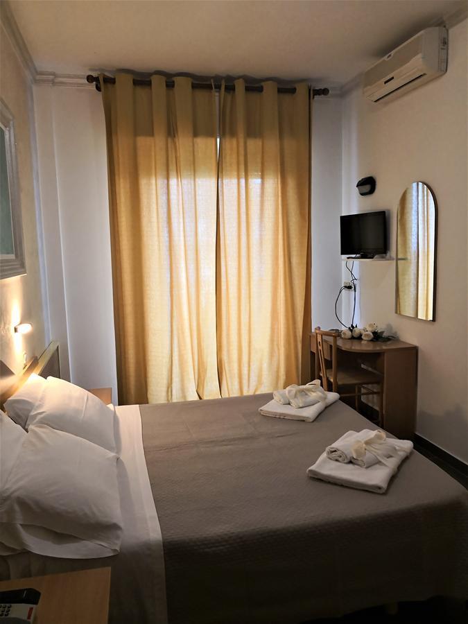 Hotel De Amicis Риччоне Экстерьер фото
