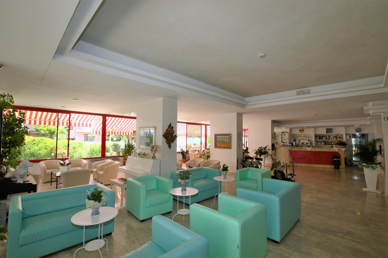 Hotel De Amicis Риччоне Экстерьер фото