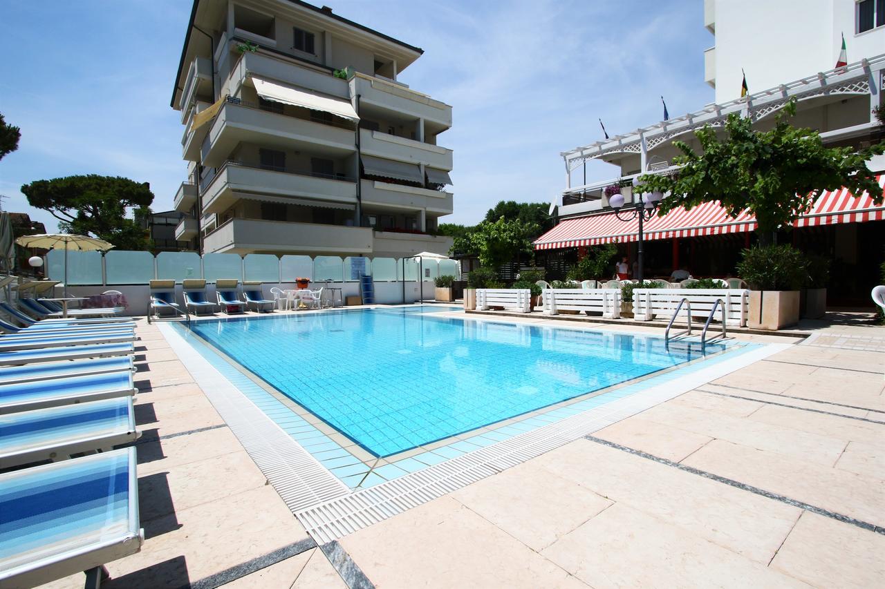 Hotel De Amicis Риччоне Экстерьер фото