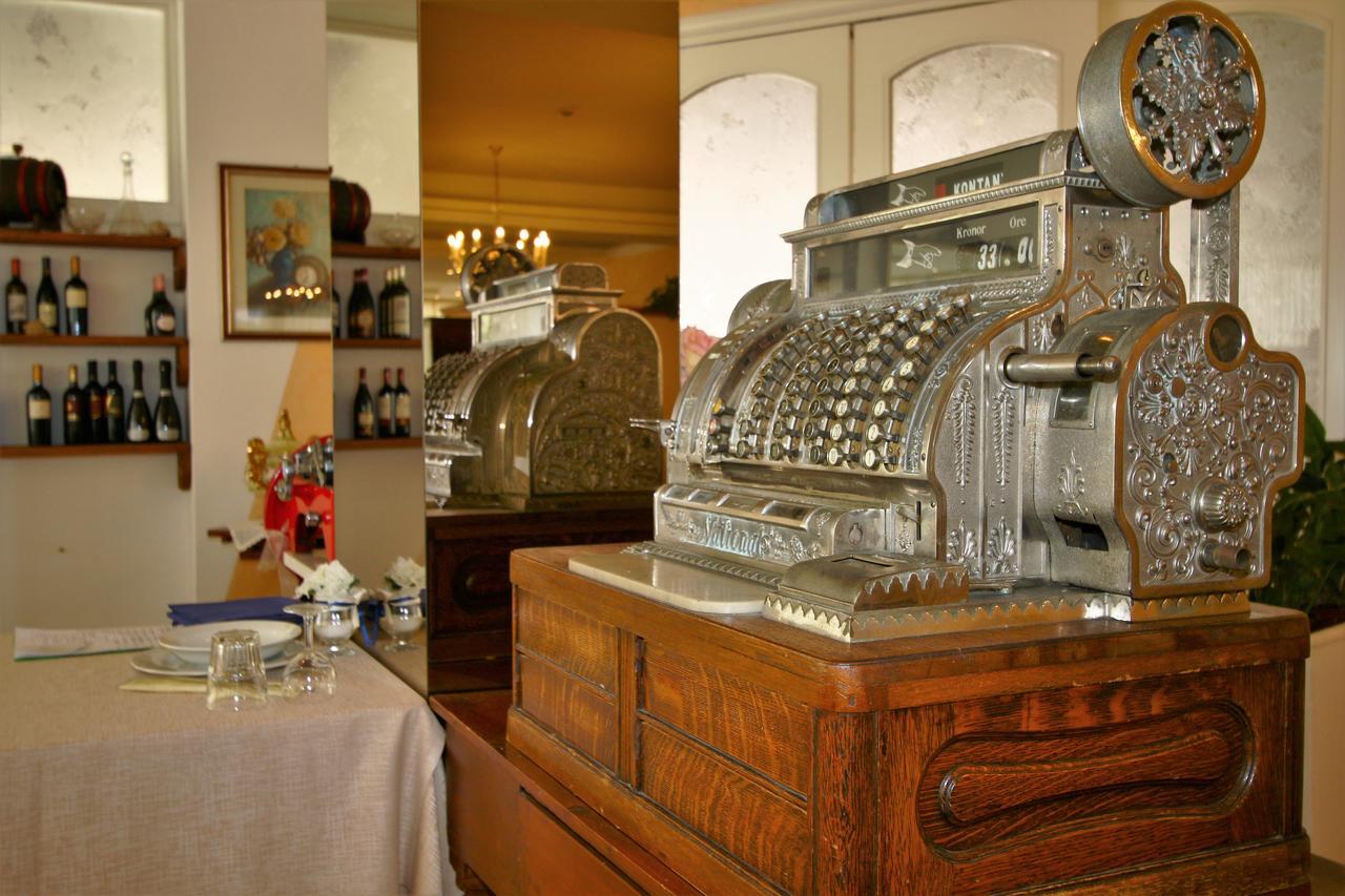Hotel De Amicis Риччоне Экстерьер фото