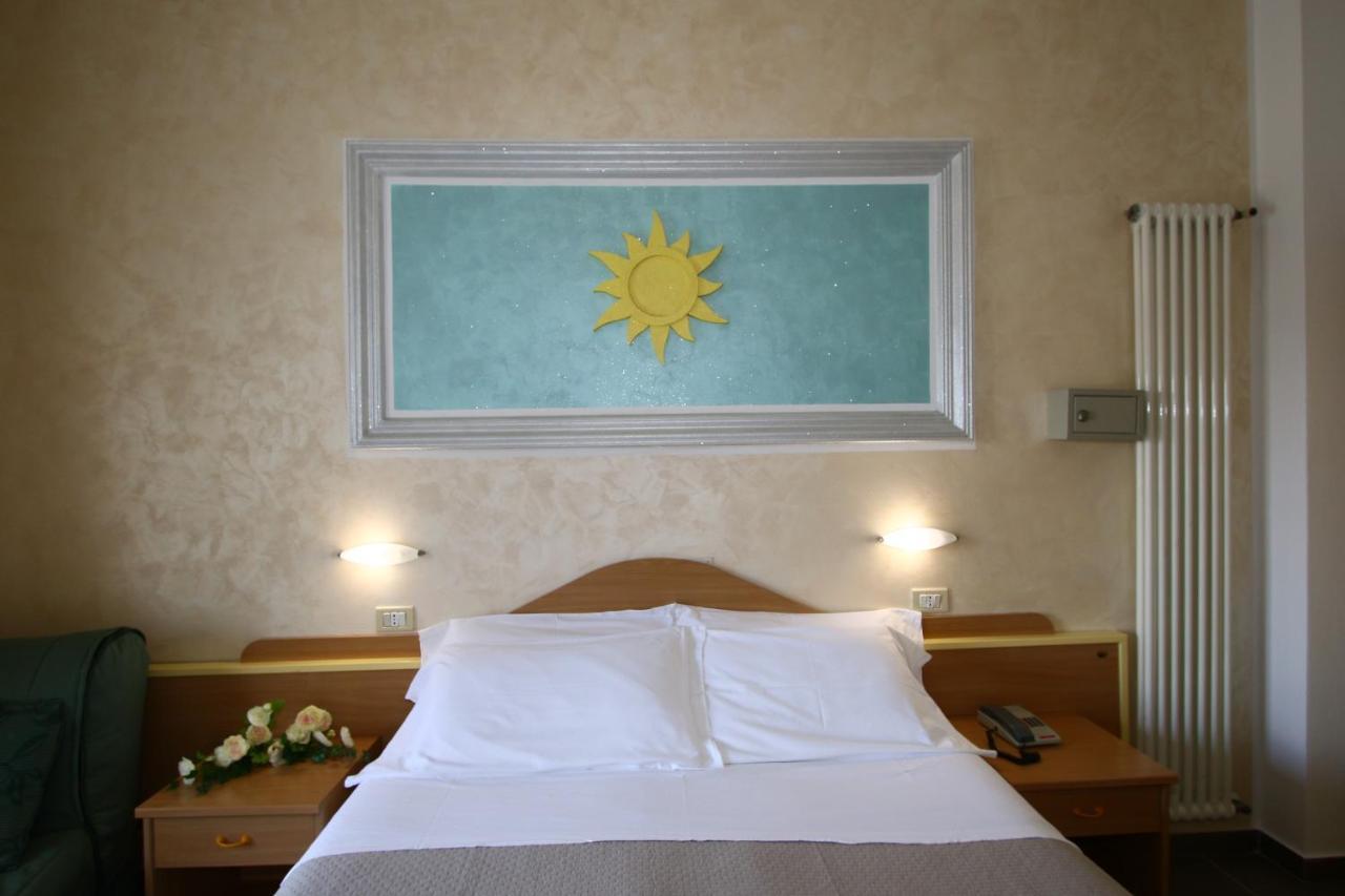 Hotel De Amicis Риччоне Экстерьер фото